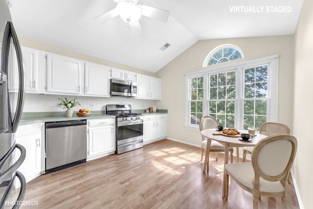 30W111 Fairfax Court 30w111, Warrenville, IL 60555