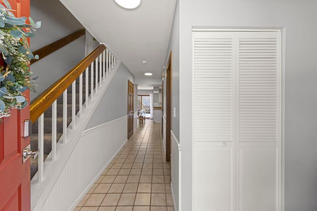 2240 Mecan Drive, Naperville, IL 60564