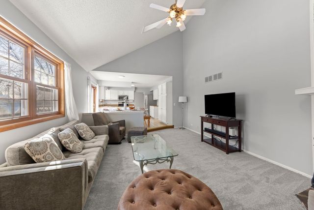 2240 Mecan Drive, Naperville, IL 60564