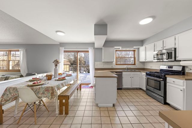 2240 Mecan Drive, Naperville, IL 60564