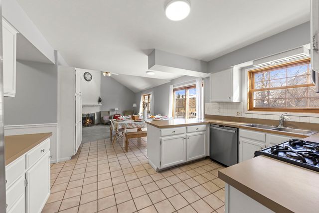 2240 Mecan Drive, Naperville, IL 60564