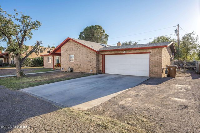 1030 Crossley Lane, Las Cruces, NM 88005