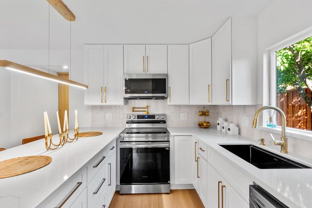 8895 Dixon Oaks Ln, Orangevale, CA 95662