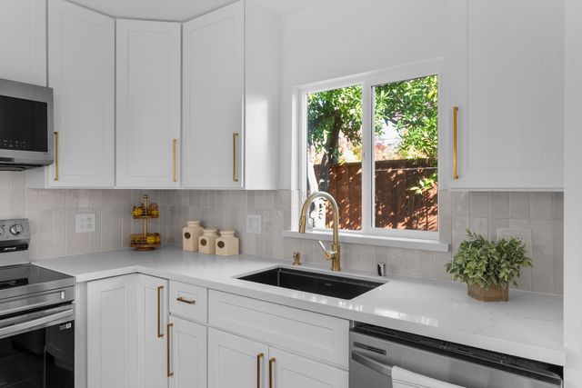 8895 Dixon Oaks Ln, Orangevale, CA 95662