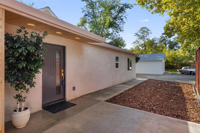 8895 Dixon Oaks Ln, Orangevale, CA 95662