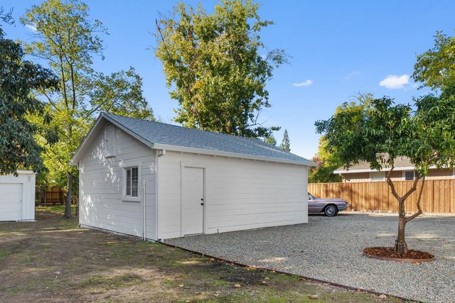 8895 Dixon Oaks Ln, Orangevale, CA 95662