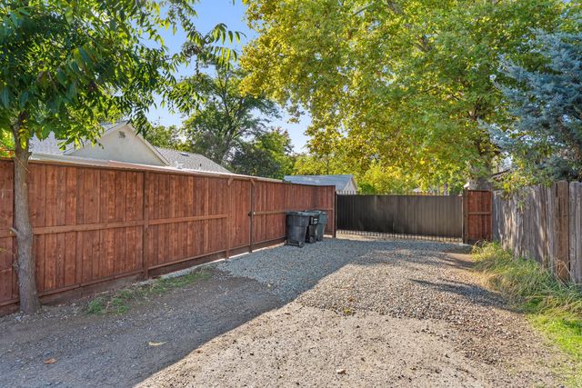8895 Dixon Oaks Ln, Orangevale, CA 95662