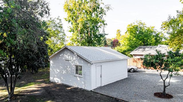 8895 Dixon Oaks Ln, Orangevale, CA 95662