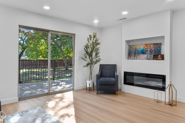 8895 Dixon Oaks Ln, Orangevale, CA 95662