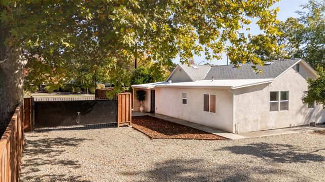 8895 Dixon Oaks Ln, Orangevale, CA 95662