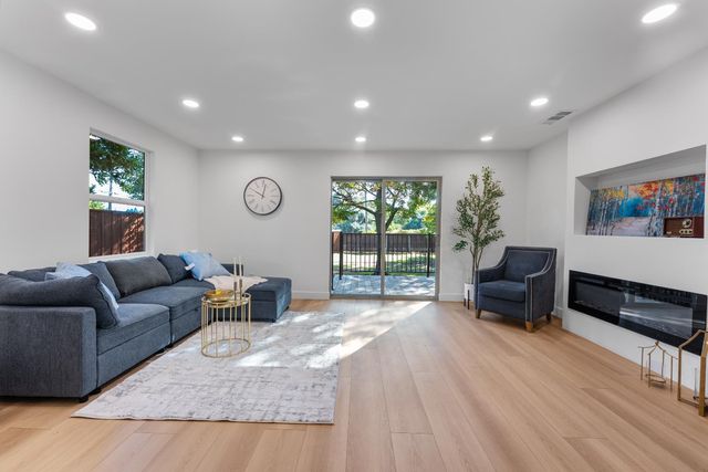 8895 Dixon Oaks Ln, Orangevale, CA 95662