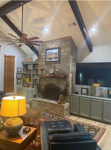 1532 County Road 250, Weimar, TX 78962