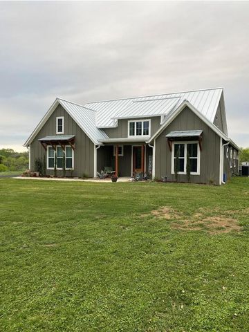 1532 County Road 250, Weimar, TX 78962