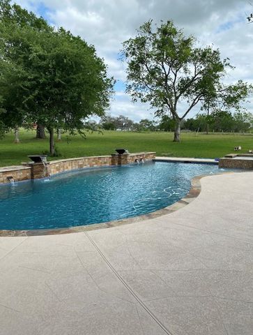 1532 County Road 250, Weimar, TX 78962