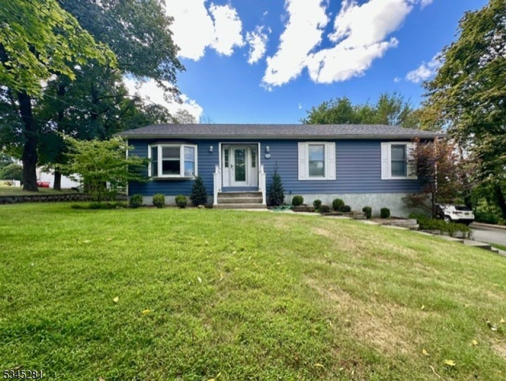 44 Charlestown Rd, Hampton Boro, NJ 08827