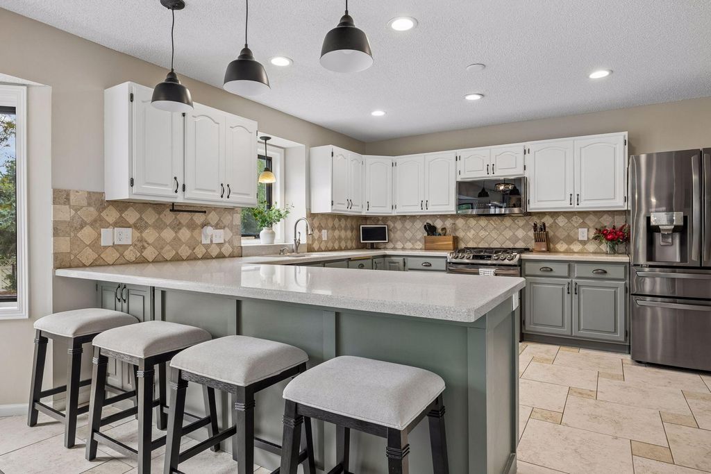 8860 Everest Lane N, Maple Grove, MN 55311 — photo 2