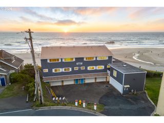 3929 Nw JETTY Ave 4, Lincoln City, OR 97367