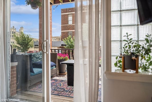 2328 W Augusta Boulevard 1F, Chicago, IL 60622