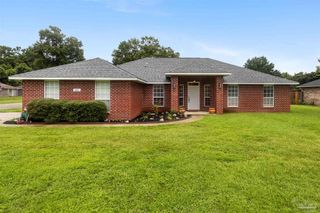 4818 Laurel Oak Dr, Pace, FL 32571