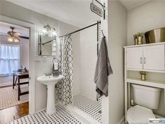 660 S Guenther Ave, New Braunfels, TX 78130