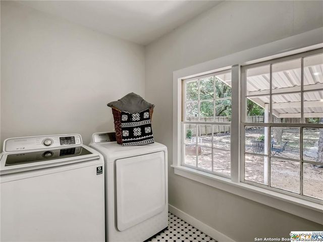 660 S Guenther Ave, New Braunfels, TX 78130