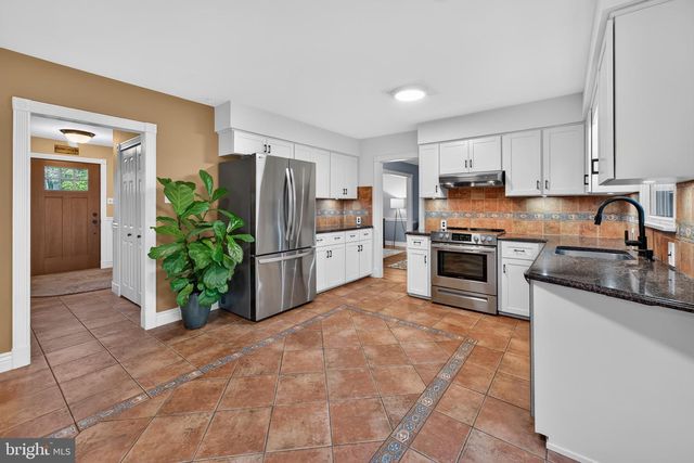 313 TAVISTOCK DR, Medford, NJ 08055