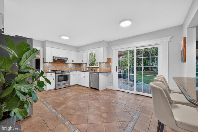 313 TAVISTOCK DR, Medford, NJ 08055