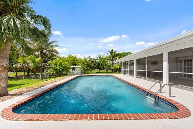 18465 SW 89th Ct, Cutler Bay, FL 33157