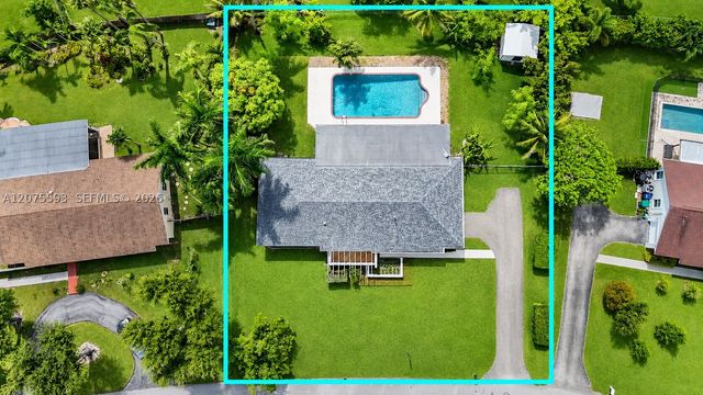 18465 SW 89th Ct, Cutler Bay, FL 33157