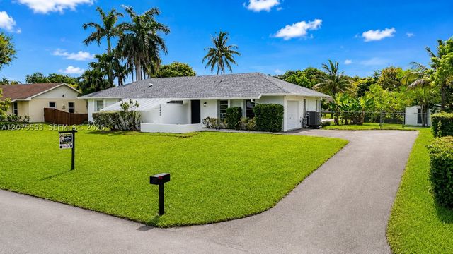 18465 SW 89th Ct, Cutler Bay, FL 33157