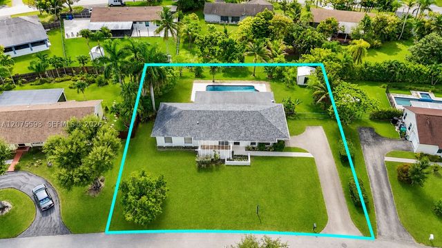18465 SW 89th Ct, Cutler Bay, FL 33157