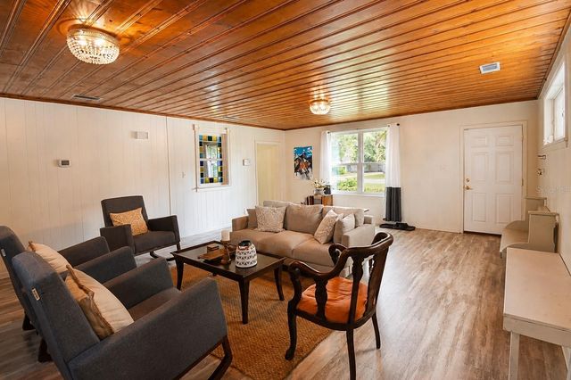 1014 NE 11TH AVENUE, Gainesville, FL 32601