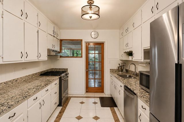 1014 NE 11TH AVENUE, Gainesville, FL 32601