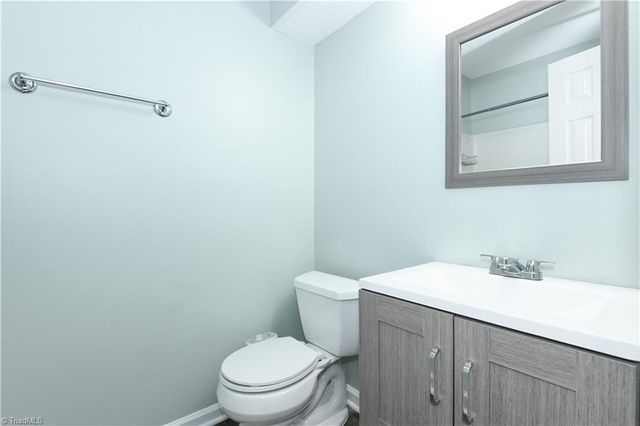 704 Glendale Drive E, Greensboro, NC 27406