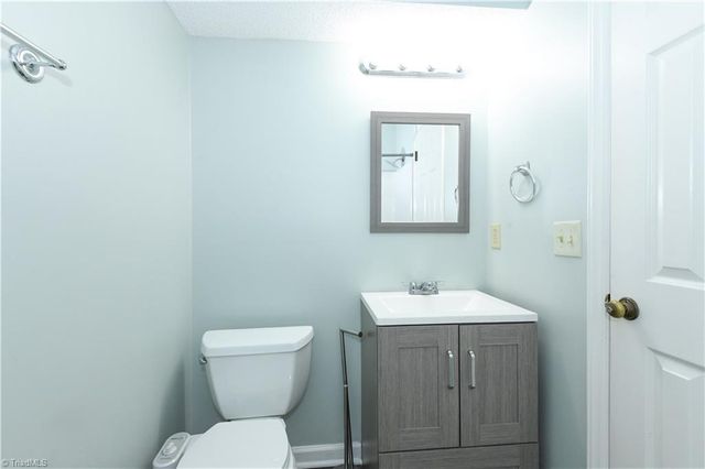 704 Glendale Drive E, Greensboro, NC 27406