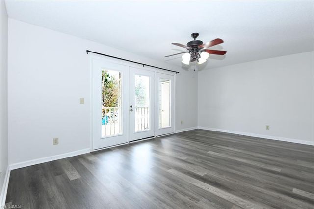 704 Glendale Drive E, Greensboro, NC 27406