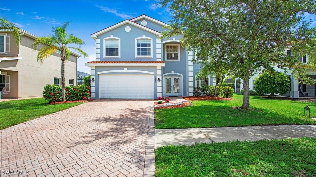 2864 Blossom CT, Naples, FL 34120