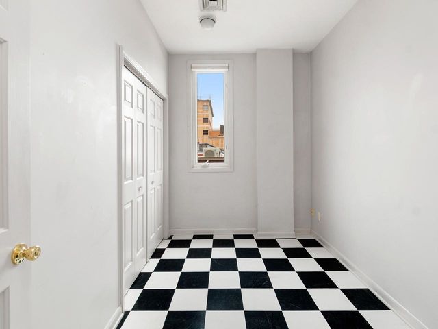 230 College St Apt 4, Burlington, VT 05401