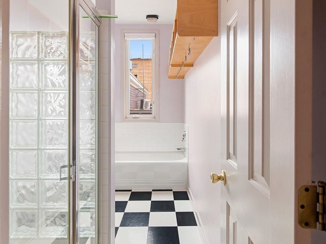 230 College St Apt 4, Burlington, VT 05401