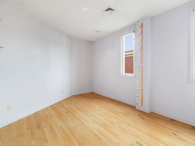 230 College St Apt 4, Burlington, VT 05401