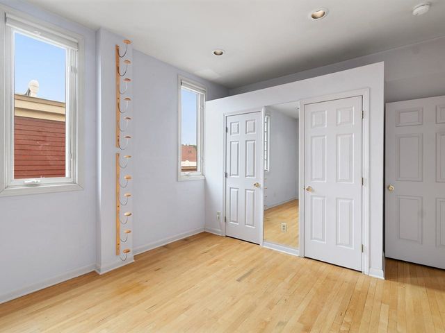 230 College St Apt 4, Burlington, VT 05401