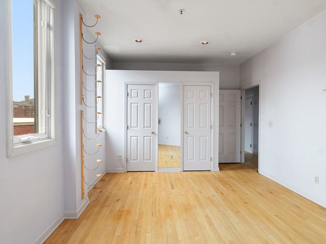 230 College St Apt 4, Burlington, VT 05401