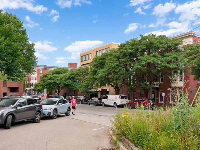 230 College St Apt 4, Burlington, VT 05401