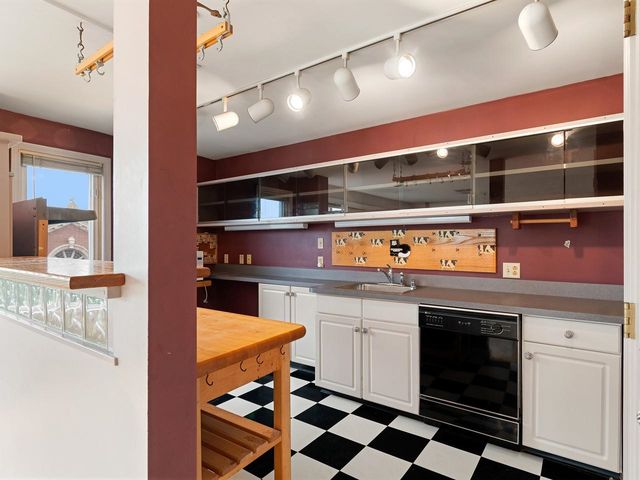 230 College St Apt 4, Burlington, VT 05401