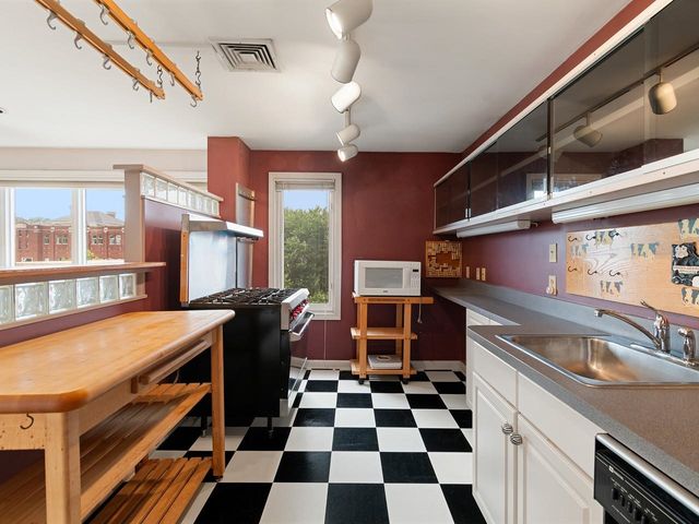 230 College St Apt 4, Burlington, VT 05401