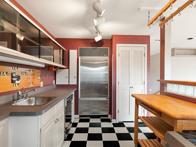 230 College St Apt 4, Burlington, VT 05401