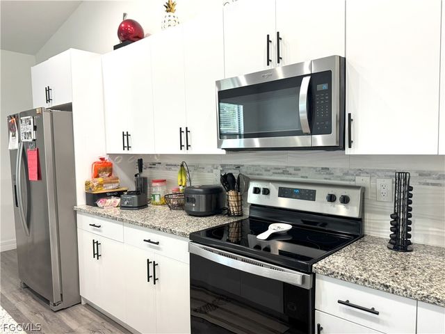 1086 W Leader CT, Labelle, FL 33935