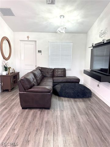 1086 W Leader CT, Labelle, FL 33935