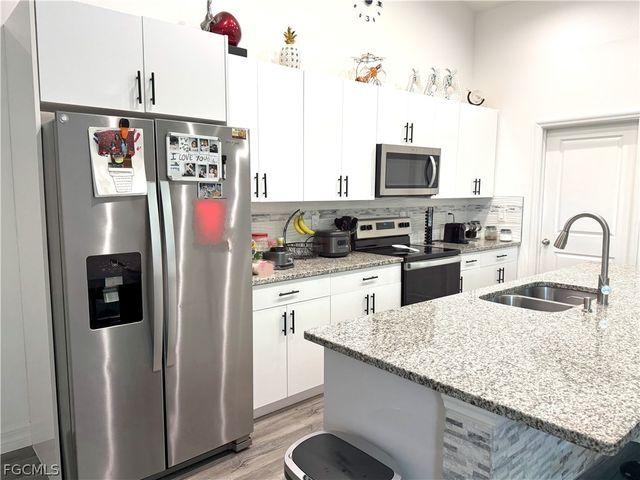 1086 W Leader CT, Labelle, FL 33935