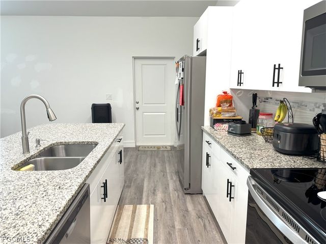 1086 W Leader CT, Labelle, FL 33935